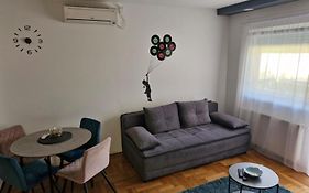 Apartman Vinyl - Self Check-In
